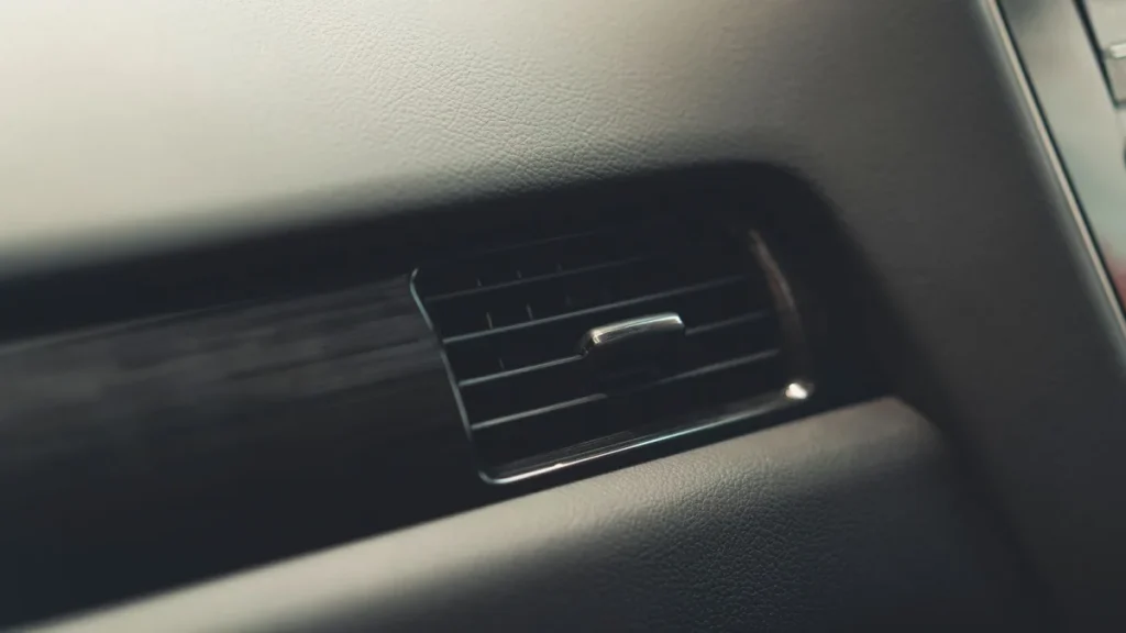 Cheiro de Mofo no Ar do Carro: Por Que Higienizar
